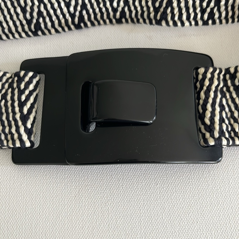Black and White Electric Patterned Belt - Picture 2 of 7